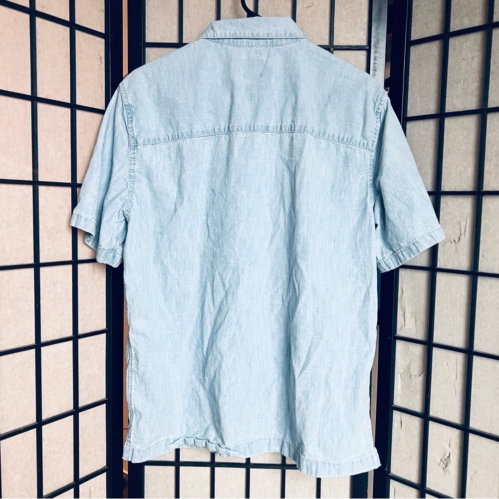 Gap Light Blue Chambray Vaca Button Down Shirt M - image 8